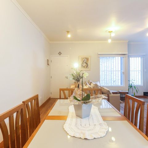 Casa de condomínio à venda com 126m², 3 quartos e 2 vagas Casa de condomínio à venda com 126m², 3 quartos e 2 vagasSala