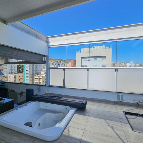 Apartamento à venda com 300m², 4 quartos e 3 vagasCobertura