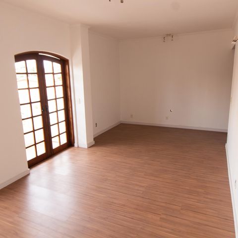 Apartamento à venda com 200m², 3 quartos e 2 vagas Apartamento à venda com 200m², 3 quartos e 2 vagasSala