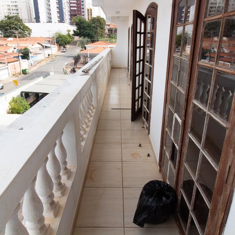 Apartamento à venda com 200m², 3 quartos e 2 vagas Apartamento à venda com 200m², 3 quartos e 2 vagasVaranda