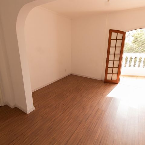 Apartamento à venda com 200m², 3 quartos e 2 vagas Apartamento à venda com 200m², 3 quartos e 2 vagasSuíte