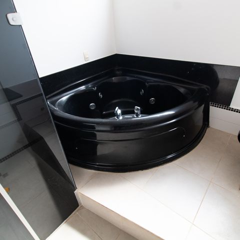 Apartamento à venda com 200m², 3 quartos e 2 vagas Apartamento à venda com 200m², 3 quartos e 2 vagasBanheiro da Suíte