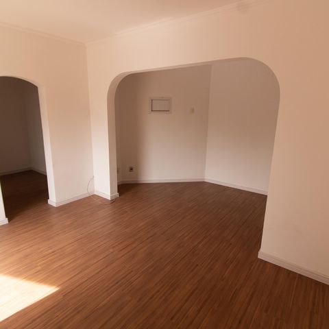 Apartamento à venda com 200m², 3 quartos e 2 vagas Apartamento à venda com 200m², 3 quartos e 2 vagasSuíte