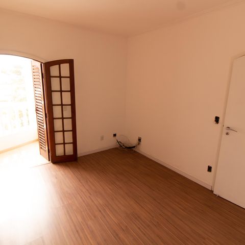 Apartamento à venda com 200m², 3 quartos e 2 vagas Apartamento à venda com 200m², 3 quartos e 2 vagasQuarto 1