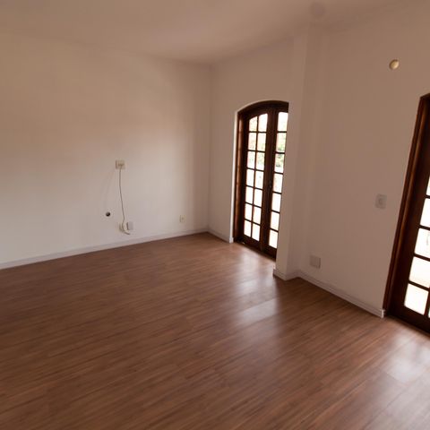 Apartamento à venda com 200m², 3 quartos e 2 vagas Apartamento à venda com 200m², 3 quartos e 2 vagasSala de TV