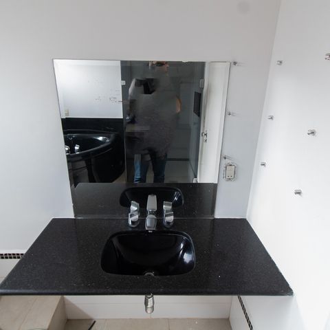 Apartamento à venda com 200m², 3 quartos e 2 vagas Apartamento à venda com 200m², 3 quartos e 2 vagasBanheiro da Suíte