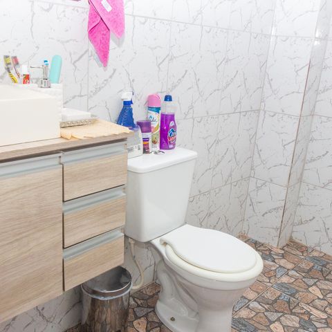 Casa à venda com 50m², 1 quarto e sem vaga Casa à venda com 50m², 1 quarto e sem vagaBanheiro