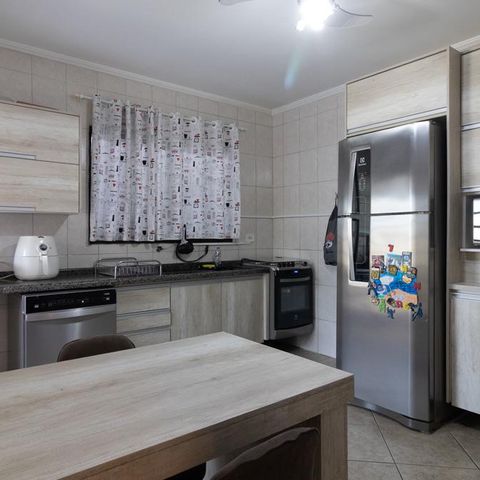 Casa para alugar com 140m², 2 quartos e 4 vagas Casa para alugar com 140m², 2 quartos e 4 vagasCozinha