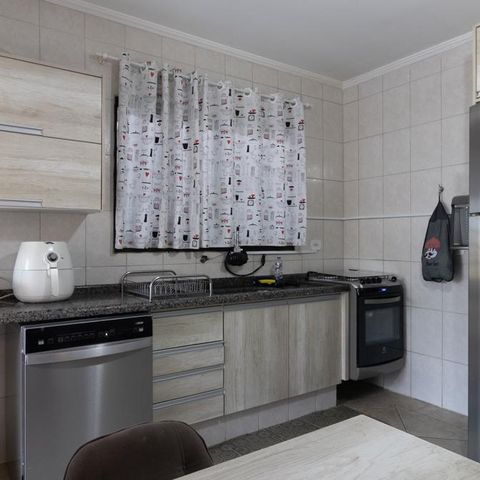 Casa para alugar com 140m², 2 quartos e 4 vagas Casa para alugar com 140m², 2 quartos e 4 vagasCozinha