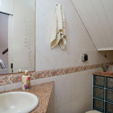 Casa à venda com 250m², 4 quartos e 4 vagas Casa à venda com 250m², 4 quartos e 4 vagasLavabo