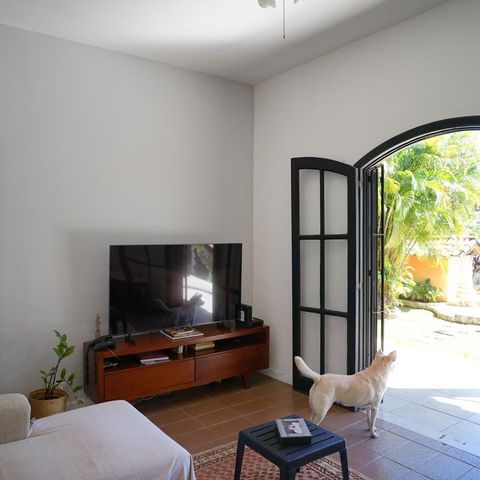 Casa à venda com 250m², 4 quartos e 4 vagas Casa à venda com 250m², 4 quartos e 4 vagasSala de TV