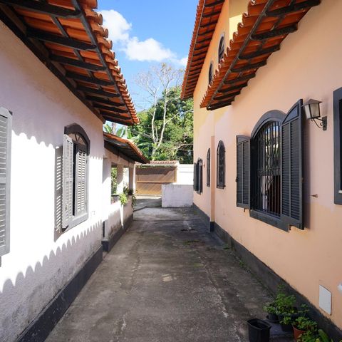 Casa à venda com 250m², 4 quartos e 4 vagas Casa à venda com 250m², 4 quartos e 4 vagasQuintal