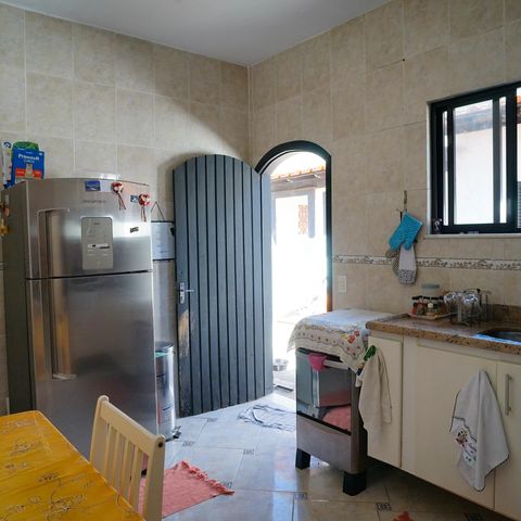 Casa à venda com 250m², 4 quartos e 4 vagas Casa à venda com 250m², 4 quartos e 4 vagasCozinha