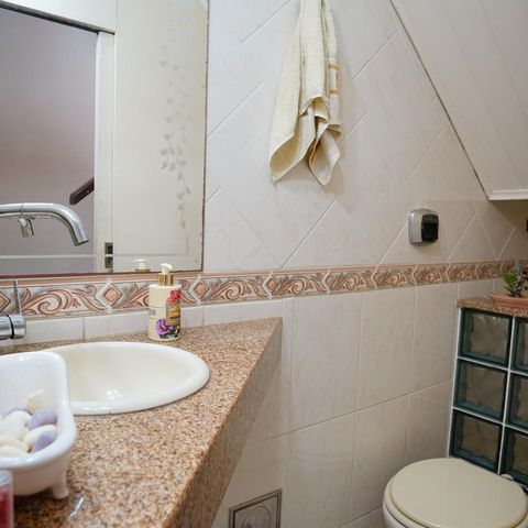 Casa à venda com 250m², 4 quartos e 4 vagas Casa à venda com 250m², 4 quartos e 4 vagasLavabo