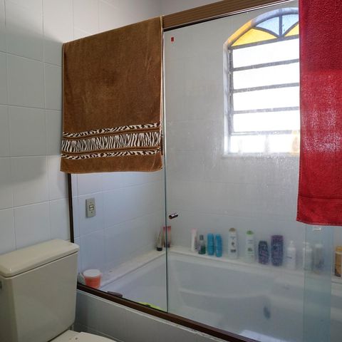Casa à venda com 250m², 4 quartos e 4 vagas Casa à venda com 250m², 4 quartos e 4 vagasBanheiro Suíte 1