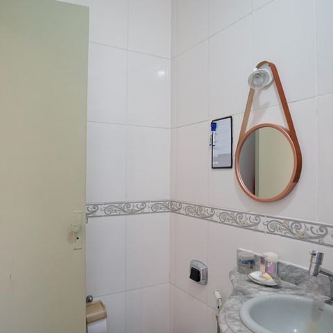 Casa à venda com 250m², 4 quartos e 4 vagas Casa à venda com 250m², 4 quartos e 4 vagasBanheiro Suíte 2