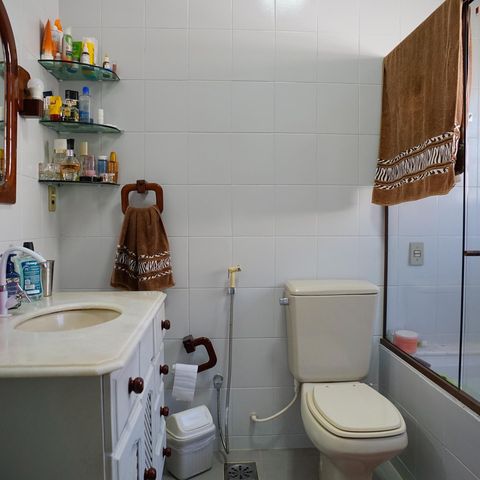 Casa à venda com 250m², 4 quartos e 4 vagas Casa à venda com 250m², 4 quartos e 4 vagasBanheiro Suíte 1