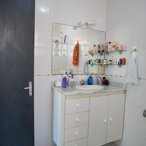 Casa à venda com 250m², 4 quartos e 4 vagas Casa à venda com 250m², 4 quartos e 4 vagasBanheiro Suíte 3