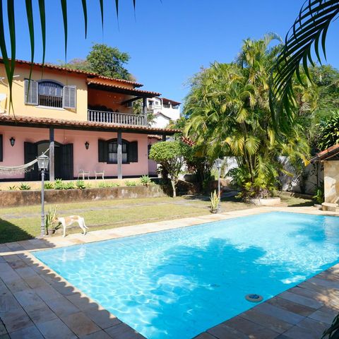 Casa à venda com 250m², 4 quartos e 4 vagas Casa à venda com 250m², 4 quartos e 4 vagasPiscina