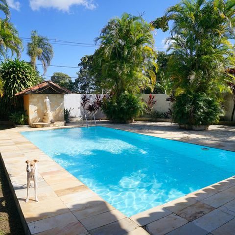 Casa à venda com 250m², 4 quartos e 4 vagas Casa à venda com 250m², 4 quartos e 4 vagasPiscina