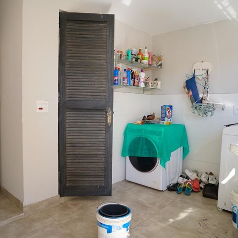 Casa à venda com 250m², 4 quartos e 4 vagas Casa à venda com 250m², 4 quartos e 4 vagasÁrea de Serviço