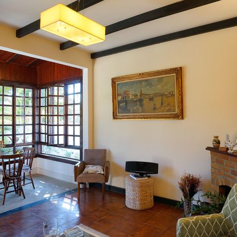 Casa à venda com 250m², 4 quartos e 4 vagas Casa à venda com 250m², 4 quartos e 4 vagasSala