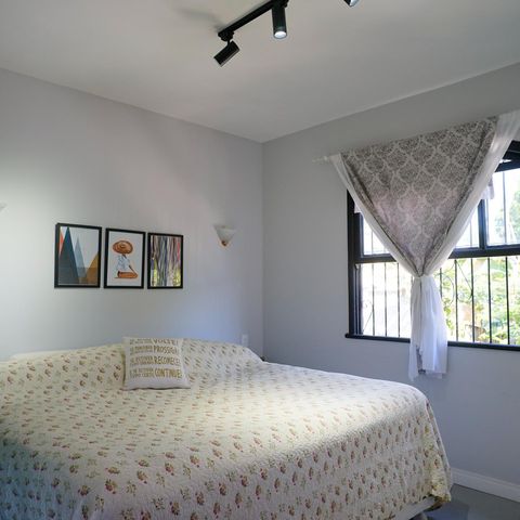 Casa à venda com 250m², 4 quartos e 4 vagas Casa à venda com 250m², 4 quartos e 4 vagasSuíte 1