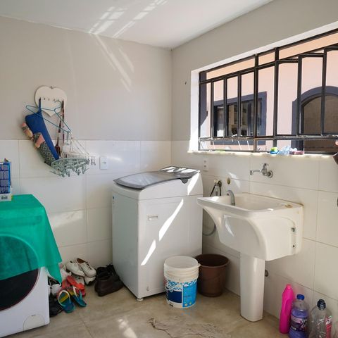 Casa à venda com 250m², 4 quartos e 4 vagas Casa à venda com 250m², 4 quartos e 4 vagasÁrea de Serviço