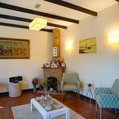Casa à venda com 250m², 4 quartos e 4 vagas Casa à venda com 250m², 4 quartos e 4 vagasSala