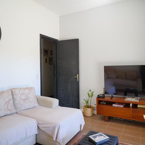 Casa à venda com 250m², 4 quartos e 4 vagas Casa à venda com 250m², 4 quartos e 4 vagasSala de TV