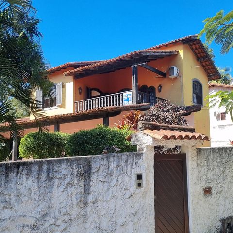 Casa à venda com 250m², 4 quartos e 4 vagas Casa à venda com 250m², 4 quartos e 4 vagasFachada