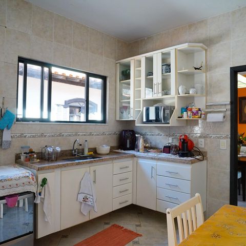 Casa à venda com 250m², 4 quartos e 4 vagas Casa à venda com 250m², 4 quartos e 4 vagasCozinha