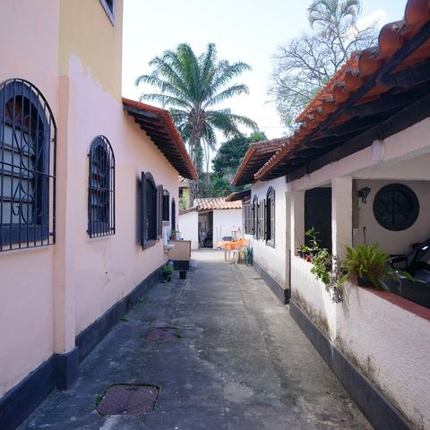 Casa à venda com 250m², 4 quartos e 4 vagas Casa à venda com 250m², 4 quartos e 4 vagasQuintal