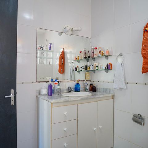 Casa à venda com 250m², 4 quartos e 4 vagas Casa à venda com 250m², 4 quartos e 4 vagasBanheiro Suíte 3
