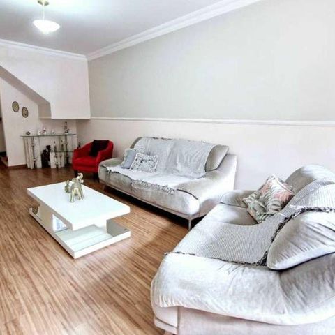 Casa à venda com 200m², 3 quartos e 2 vagasSala