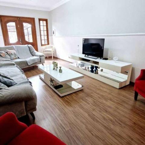 Casa à venda com 200m², 3 quartos e 2 vagasSala