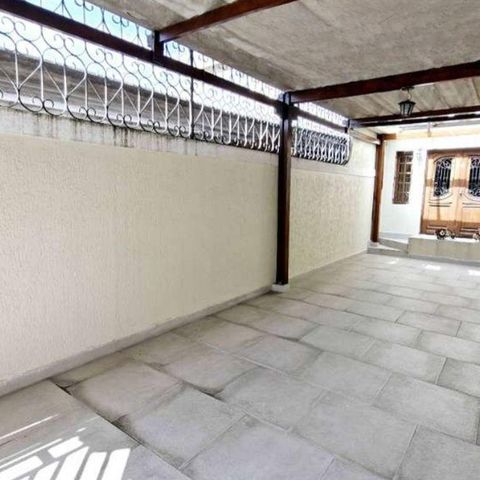 Casa à venda com 200m², 3 quartos e 2 vagasGaragem