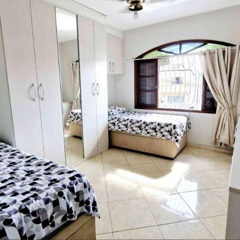 Casa à venda com 200m², 3 quartos e 2 vagasQuarto