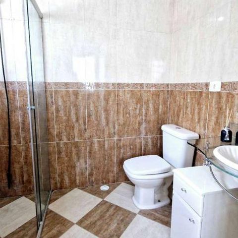 Casa à venda com 200m², 3 quartos e 2 vagasBanheiro