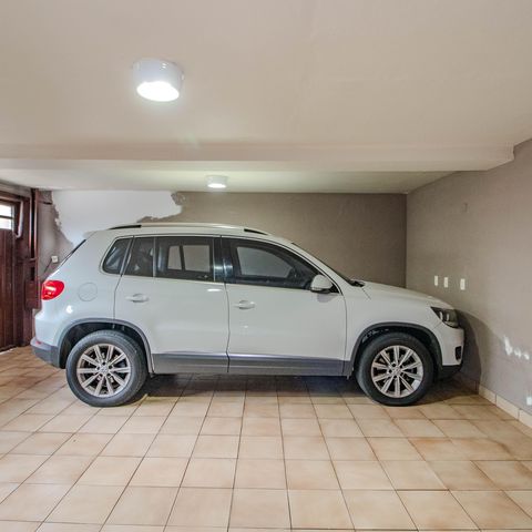 Casa à venda com 340m², 3 quartos e 2 vagas Casa à venda com 340m², 3 quartos e 2 vagasGaragem