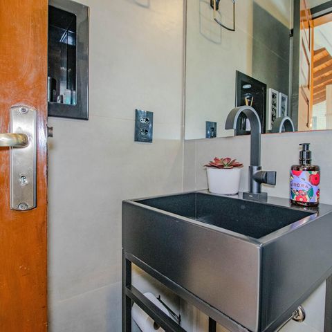 Casa à venda com 340m², 3 quartos e 2 vagas Casa à venda com 340m², 3 quartos e 2 vagasBanheiro Social 3