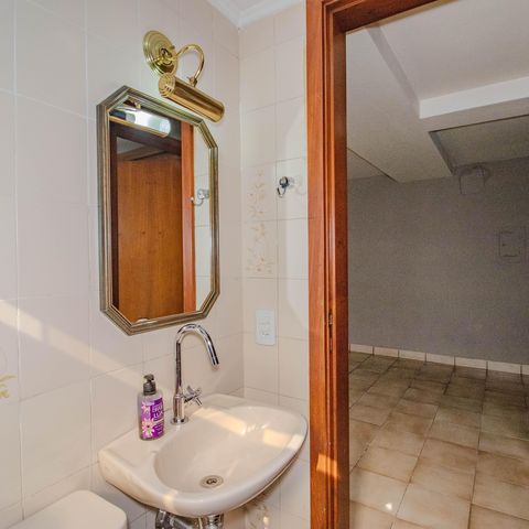 Casa à venda com 340m², 3 quartos e 2 vagas Casa à venda com 340m², 3 quartos e 2 vagasBanheiro de Serviço