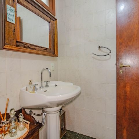 Casa à venda com 340m², 3 quartos e 2 vagas Casa à venda com 340m², 3 quartos e 2 vagasBanheiro Social 2