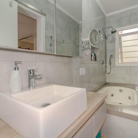 Casa à venda com 340m², 3 quartos e 2 vagas Casa à venda com 340m², 3 quartos e 2 vagasBanheiro da Suíte