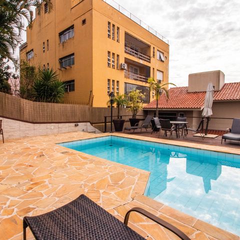 Casa à venda com 340m², 3 quartos e 2 vagas Casa à venda com 340m², 3 quartos e 2 vagasÁrea comum - Piscina