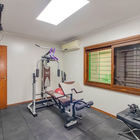 Casa à venda com 340m², 3 quartos e 2 vagas Casa à venda com 340m², 3 quartos e 2 vagasQuarto 1
