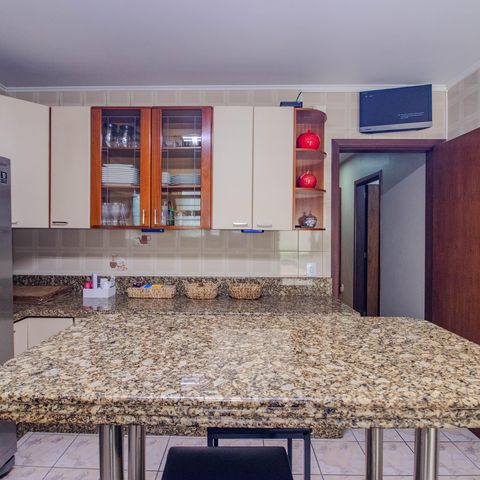 Casa à venda com 340m², 3 quartos e 2 vagas Casa à venda com 340m², 3 quartos e 2 vagasCozinha