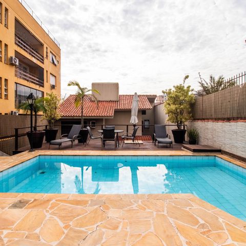 Casa à venda com 340m², 3 quartos e 2 vagas Casa à venda com 340m², 3 quartos e 2 vagasÁrea comum - Piscina
