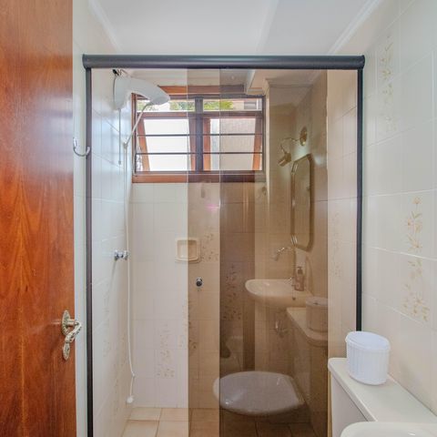 Casa à venda com 340m², 3 quartos e 2 vagas Casa à venda com 340m², 3 quartos e 2 vagasBanheiro de Serviço