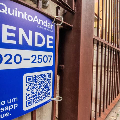 Casa à venda com 340m², 3 quartos e 2 vagas Casa à venda com 340m², 3 quartos e 2 vagasPlaquinha